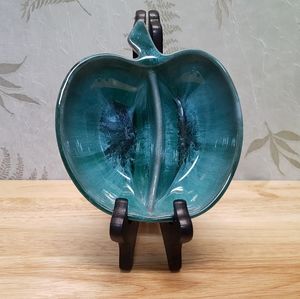 Blue Mountain pottery Apple-Shaped Divided Dish